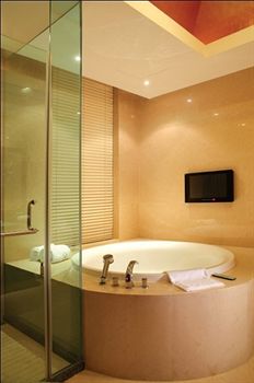 Deep Soaking Bathtub