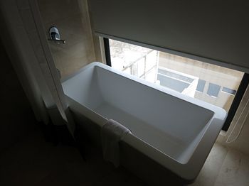Deep Soaking Bathtub