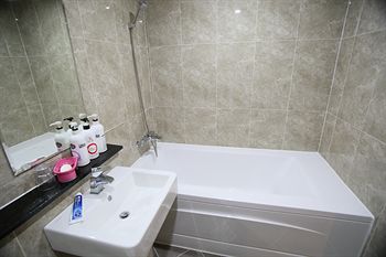 Deep Soaking Bathtub