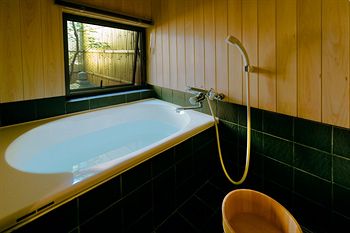 Deep Soaking Bathtub