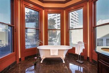 Deep Soaking Bathtub