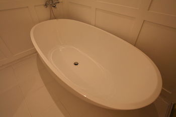 Deep Soaking Bathtub