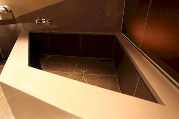 Deep Soaking Bathtub