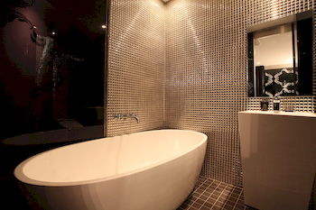Deep Soaking Bathtub