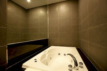 Jetted Tub