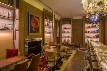 Hotel Lounge