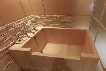 Deep Soaking Bathtub