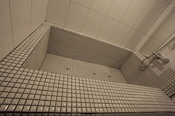 Deep Soaking Bathtub