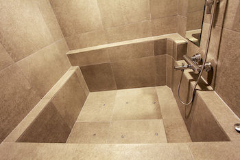 Deep Soaking Bathtub