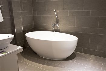 Deep Soaking Bathtub