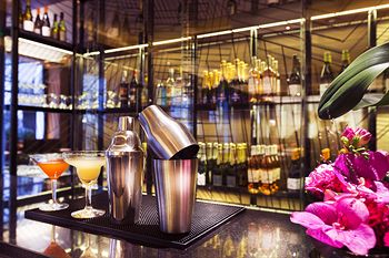 Hotel Bar