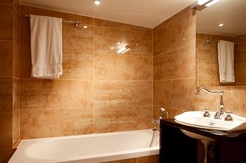 Deep Soaking Bathtub