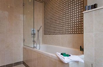 Deep Soaking Bathtub