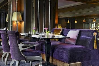 Hotel Lounge
