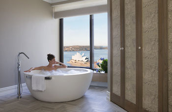 Deep Soaking Bathtub