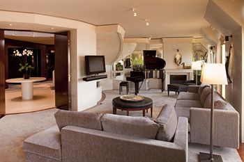 Hotel Lounge