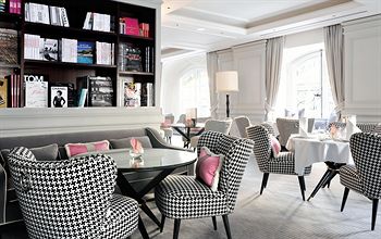 Hotel Lounge