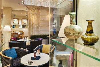 Hotel Lounge