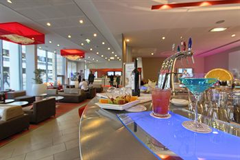 Hotel Bar