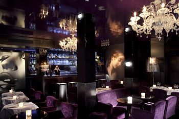 Hotel Bar