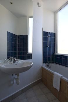 Deep Soaking Bathtub