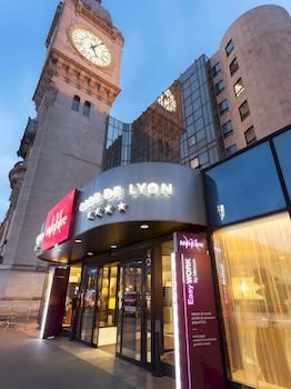 Hotel Front - Evening/Night
