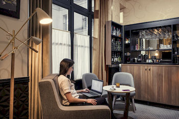 Hotel Bar