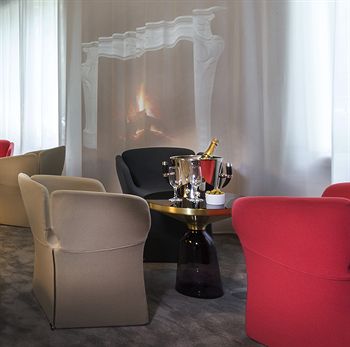 Hotel Lounge
