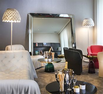 Hotel Lounge