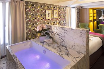 Deep Soaking Bathtub