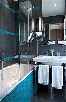 Deep Soaking Bathtub