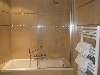 Deep Soaking Bathtub