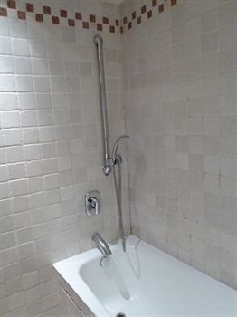 Deep Soaking Bathtub