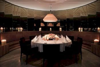Couples Dining