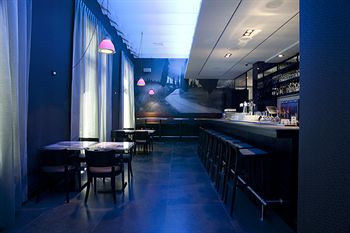 Hotel Bar