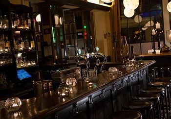 Hotel Bar