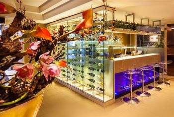 Hotel Bar