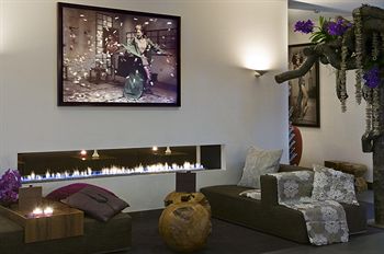 Hotel Lounge