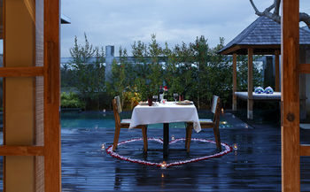 Couples Dining