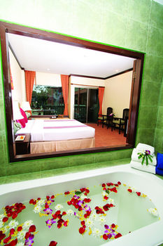 Deep Soaking Bathtub