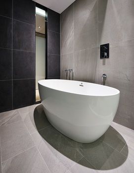 Deep Soaking Bathtub