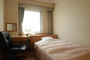 Umeda-OS-Hotel-Guest-Room