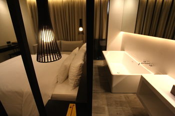 Deep Soaking Bathtub