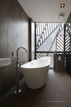 Deep Soaking Bathtub