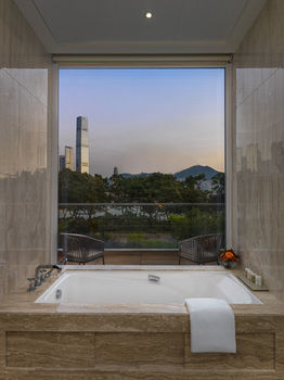 Deep Soaking Bathtub