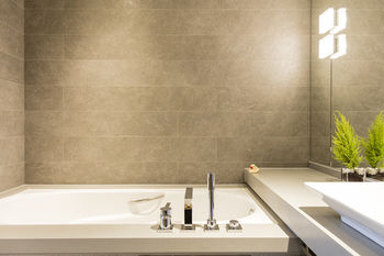 Deep Soaking Bathtub