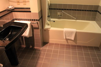 Deep Soaking Bathtub