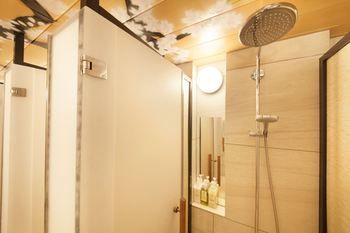 Vichy Shower