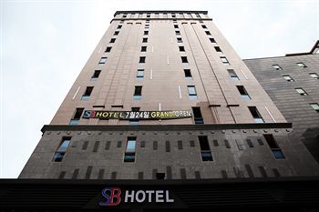 Hotel Front - Evening/Night