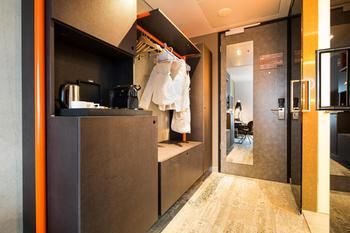 Jaz-Amsterdam-Guest-Room